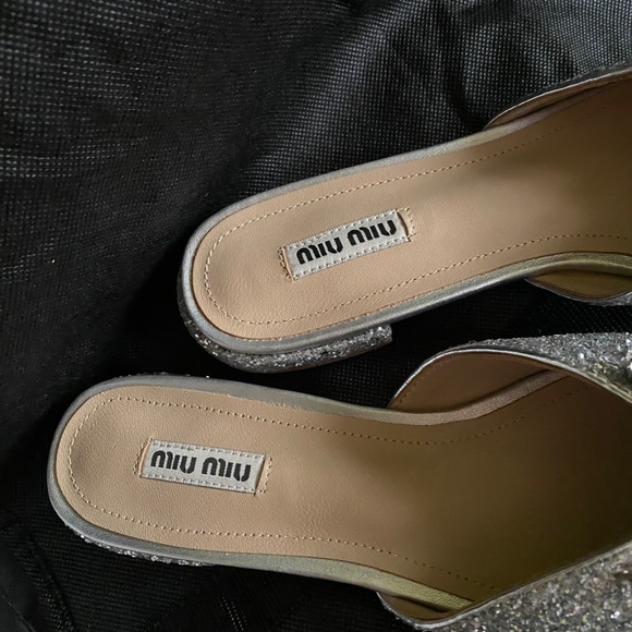 Dazzling Cinderella slippers. Miu Miu is the brand than never disappoints - Picture 9 of 10